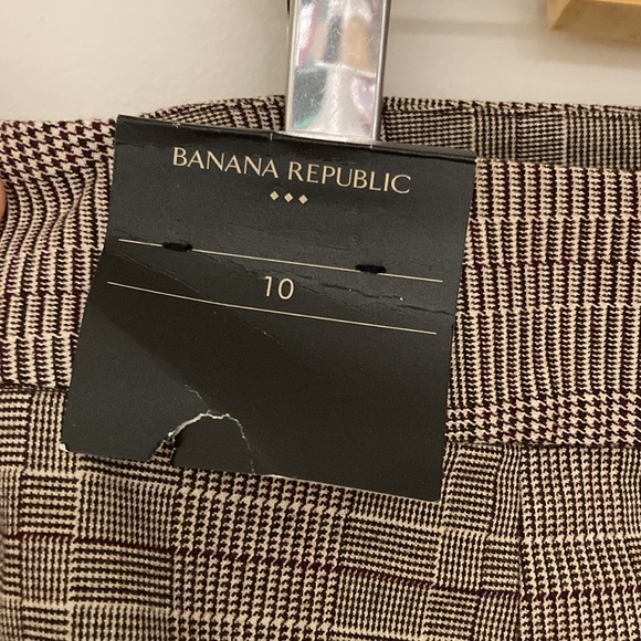 Banana Republic Brown/Burgundy/Cream Plaid Tailored Mini Skirt. Size: 10 - Picture 5 of 6